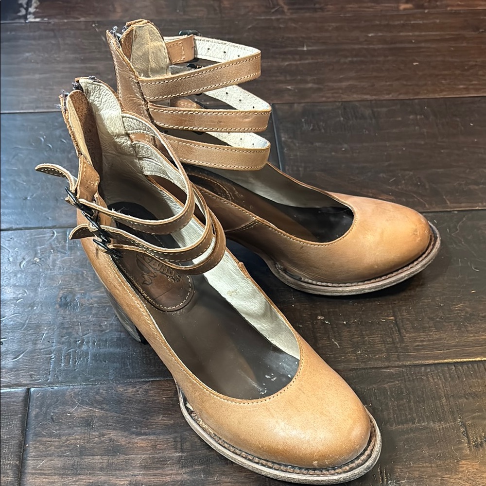 Tan Leather Strappy Women's Shoes Sandals Freebird size 9 Randi